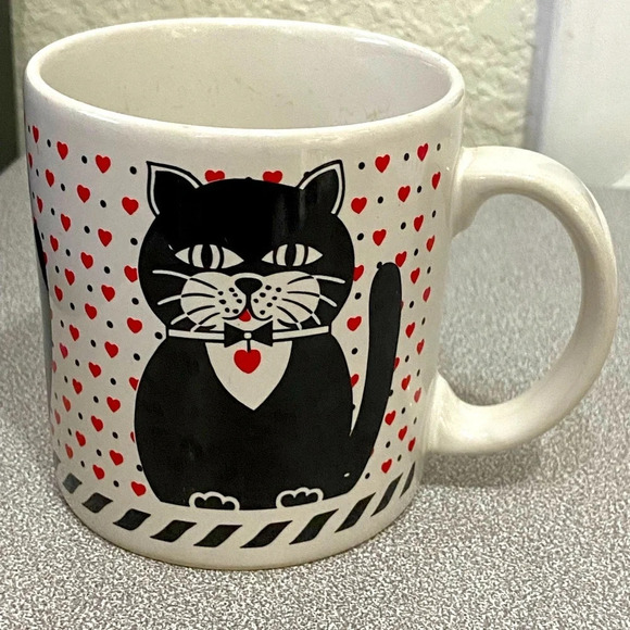 Kitty Cat Graphic Heart Mug Adorable Cat Lover Cup - Picture 1 of 5